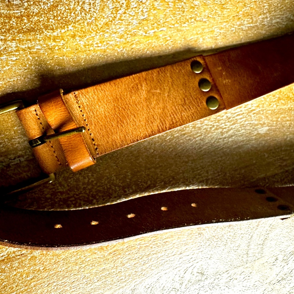 Women’s leather belt, light tan